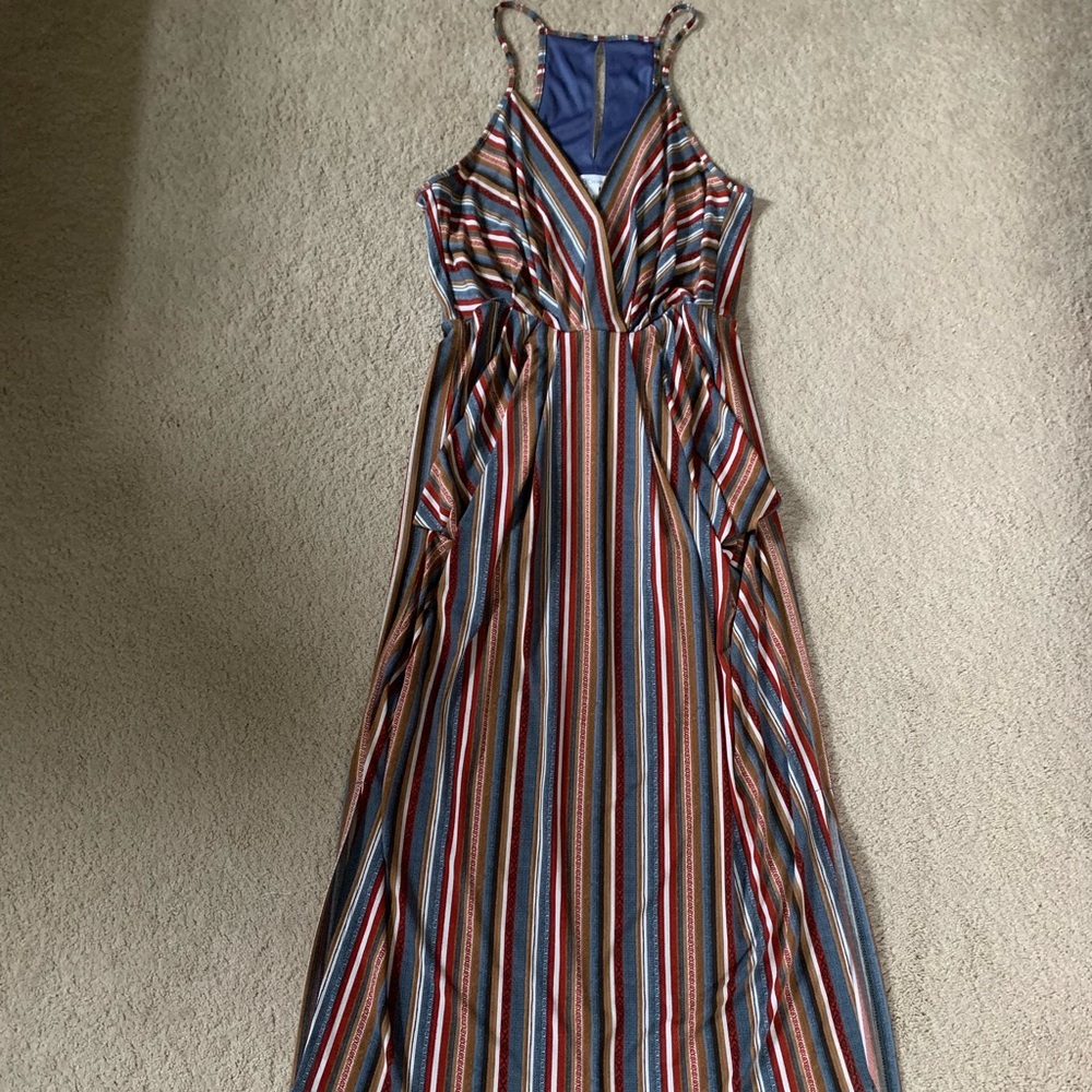 BCBGeneration, boho retro dress, v-neck, knee high slit with pleated pockets